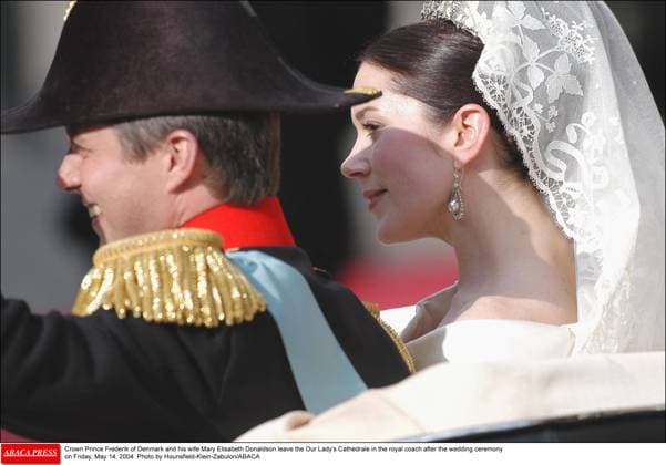 60080 62 Crown Prince Frederik of Denmark and his wife Mary Elisabeth Donaldson leave the Our Lady s Cathedrale in the royal coach after the wedding ceremony on Friday, May 14, 2004. Photo by Hounsfield-Klein-Zabulon ABACA  Copyright: xHounsfield-Klein-Zabulon ABACAx 60080_62 Hounsfield-Klein-Zabulon ABACAx 60080_62