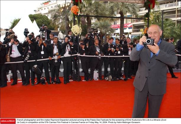 60085 11 French photographer and film-maker Raymond Depardon pictured arriving at the Palais Des Festivals for the screening of Emir Kusturica s film Life Is a Miracle (Zivot Je Cudo) in competition at the 57th Cannes Film Festival in Cannes-France on Friday May 14, 2004. Photo by Hahn-Nebinger-Gorassini.  Copyright: xGorassini-Hahn-Nebinger ABACAx 60085_11 Gorassini-Hahn-Nebinger ABACAx 60085_11