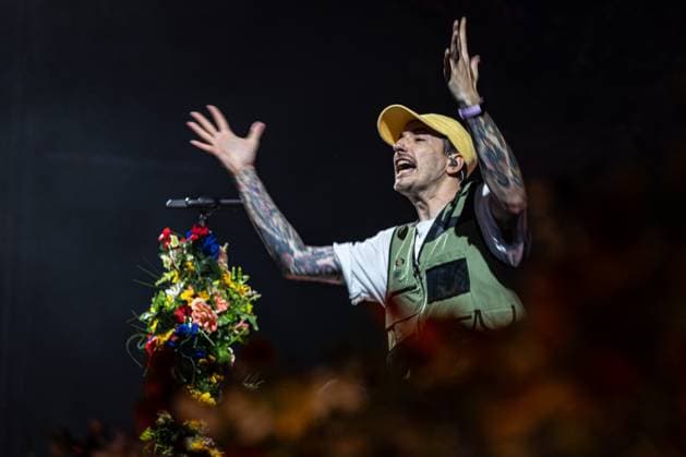 Bilder des Jahres 2023, Entertainment 08 August Entertainment Themen der Woche KW31 Entertaintment Bilder des Tages Der Bielefelder Rapper CASPER beim Live Auftritt auf der Hauptbühne - Das Green Juice Festival in Bonn Vilich feiert mit 7.500 Besuchern 15 jähriges Jubiläum. Eine Veranstaltung der fünfdrei eventagentur GmbH 05.08.2023 Bonn Vilich NRW Deutschland *** The Bielefeld rapper CASPER at the live performance on the main stage The Green Juice Festival in Bonn Vilich celebrates its 15th anniversary with 7 500 visitors An event of fünfdrei eventagentur GmbH 05 08 2023 Bonn Vilich NRW Germany