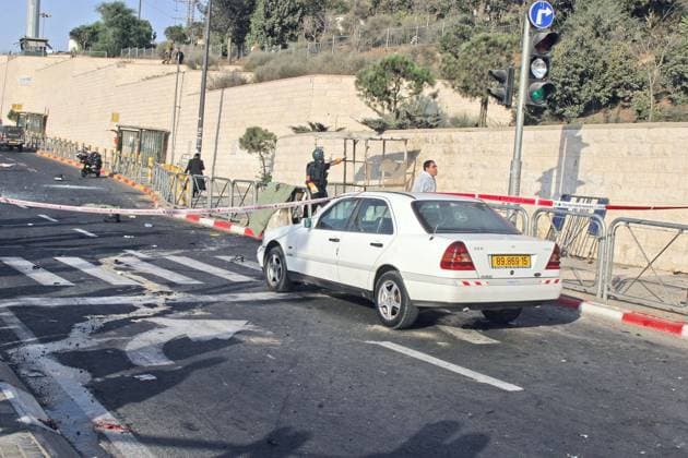 66317 03 A Palestinian suicide bomber blew herself up near a crowded hitchhiking stop in Jerusalem, Israel, on Wednesday, September 22, 2004, killing two border policemen who stopped her for a check and wounding 17 people. Photo by Avi Rosen ABACA.  Copyright: xABACAx 66317_03 ABACAx 66317_03