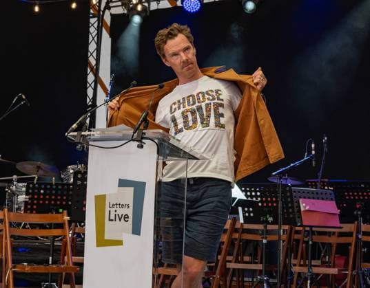 Bilder des Jahres 2023, Entertainment 08 August Entertainment Themen der Woche KW31 Entertainment Bilder des Tages Benedict Cumberbatch at Wilderness Festival 2023 Benedict Cumberbatch reads Letters Live on Sunday in conjunction with Choose Love at Wilderness Festival, Cornbury Park, Oxfordshire, UK, 06 August 2023, Credit:Mark Anton-Smith Avalon  Copyright: xMarkxAnton-Smithx xAvalonx 0794775595
