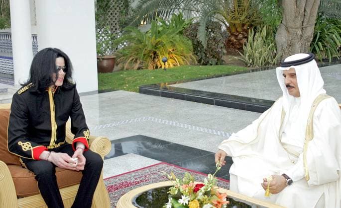 Michael Jackson annouces he works on a new album with King of Bahrain Bahrain s King Sheikh Hamad Bin Issa Al Khalifa receives US pop star Michael Jackson at his private residence in Manama, Bahrain, on April 19, 2006. Jackson has just announced he is recording his first new album since 2001 ( Invincible ) and he works on it with a Bahrain-based label. The new record will be issued next year, and Jackson said he is incredibly excited about the new project, after he has found a deal with Bahrain s king s son Sheikh Abdullah Bin Hamad Al Khalifa. Photo by Balkis Press ABACAPRESS.COM Manama Bahrain  Copyright: xBalkisxPress ABACAx 95990_01 BalkisxPress ABACAx 95990_01