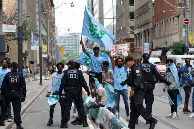 August 6, 2023, Toronto, ON, Canada: Toronto Police work the scene of a protest outside of the Sheraton Hotel in downtown Toronto, on Sunday, August 6 2023. The city of Toronto revoked the permit for an Eritrean cultural festival scheduled to run through the August long weekend after a number of violent clashes between participants and protesters sent nine people to hospital and stalled local traffic for hours. Toronto Canada  - ZUMAc35_ 20230806_zaf_c35_049 Copyright: xArlynxMcadoreyx