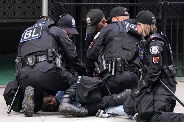 August 6, 2023, Toronto, ON, Canada: Toronto Police make an arrest during a protest outside of the Sheraton Hotel in downtown Toronto, on Sunday, August 6, 2023. The city of Toronto revoked the permit for an Eritrean cultural festival scheduled to run through the August long weekend after a number of violent clashes between participants and protesters sent nine people to hospital and stalled local traffic for hours. Toronto Canada  - ZUMAc35_ 20230806_zaf_c35_064 Copyright: xArlynxMcadoreyx