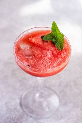 Top view of cup of fresh Margarita cocktail with watermelon smoothie covered with mint leaves Model Released AnnaBogush_ID15921_484856_001 Copyright: xAnnaxBogushx