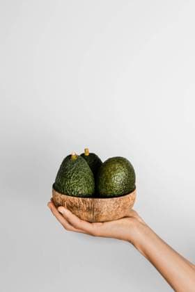  Abstraktes Minimal Konzept Avocados Schüssel *** abstract Minimal Concept Avocados Bowl Copyright: imageBROKER/OleksandrxLatkun ibxole09452169.jpg