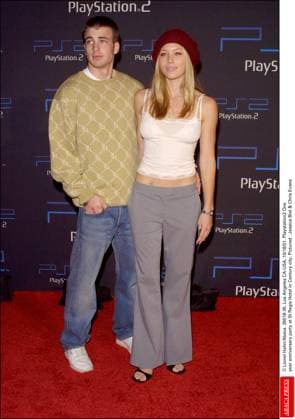 29518 35 Lionel Hahn Abaca. 29518-35. Los Angeles CA-USA. 10 18 01. Playstation2 One year anniversary party at St Regis Hotel in Century city. Pictured : Jessica Biel & Chris Evans  Copyright: xHahnxLionel ABACAx 29518_35 HahnxLionel ABACAx 29518_35