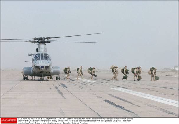 31187 13 US Navy via ABACA. 31187-13. Afghanistan. 12 01. U.S. Marines with the 26th Marine Expeditionary Unit (Special Operations Capable) deployed off USS Bataan s Amphibious Ready Group arrive ready at an undisclosed location with field gear and weapons. The Bataan Amphibious Ready Group is operating in support of Operation Enduring Freedom.  Copyright: xABACAx 31187_13 ABACAx 31187_13