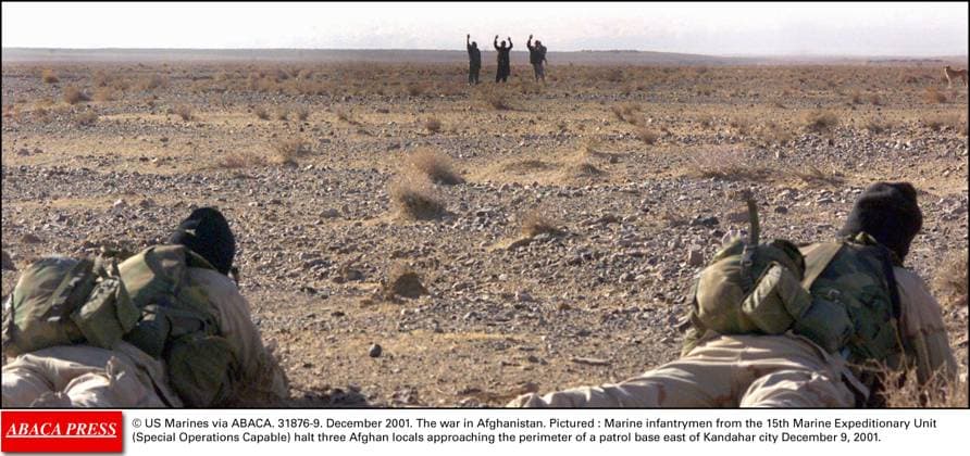 31876 09 US Marines via ABACA. 31876-9. December 2001. The war in Afghanistan. Pictured : Marine infantrymen from the 15th Marine Expeditionary Unit (Special Operations Capable) halt three Afghan locals approaching the perimeter of a patrol base east of Kandahar city December 9, 2001.  Copyright: xABACAx 31876_09 ABACAx 31876_09