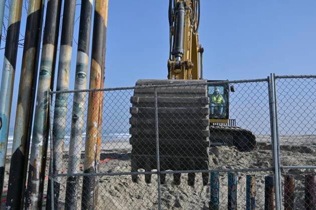 August 7, 2023, Tijuana, Baja California, Mexico: Border construction continues on the Playas de Tijuana beach border that divides California and Tijuana. Cranes and construction workers have begun dismantling some of the primary fencing along the beach that goes into the Pacific Ocean. 30-foot fence panels will replace the older fencing just like secondary fencing which is now completed. Tijuana Mexico - ZUMAm180 20230807_zip_m180_001 Copyright: xCarlosxA.xMorenox