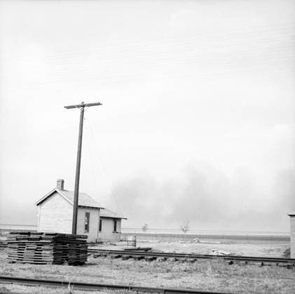 Approaching Dust Storm, Randall County, Texas, USA, Arthur Rothstein, U.S. Farm Security Administration, April 1936  Copyright: xCircaxImagesx ghi-circa01627