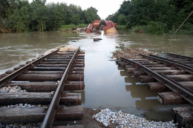 Bilder des Jahres 2023, News 08 August News Themen der Woche KW32 News Bilder des Tages Flood in Croatia Photo taken on August 8, 2023. shows flooded raileay tracks at Lake Soderica, near Koprivncia, Croatia. ZeljkoxHladika PIXSELL