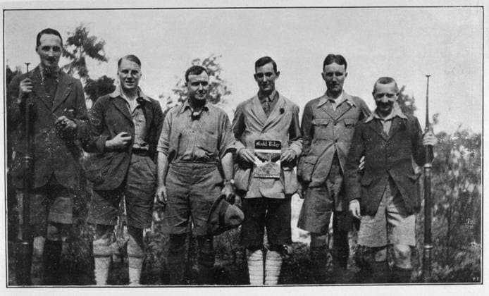 EVEREST 1924 GROUP 1924 EVEREST EXPEDITION Colonel Norton, the leader (3rd from left) between Andrew Irvine (L) and Mallory (R) the two climbers who died near the summit Date: June 1924  Copyright: Copyrightx(c)Geminix2023.xCredit:xGemini 10045126