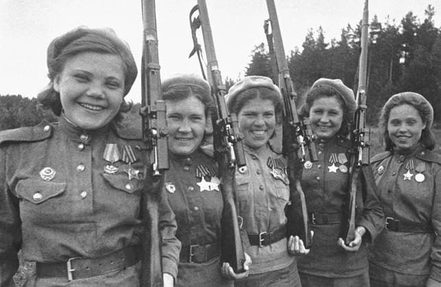WWII FEMALE SNIPERS 514 01.07.1944 Five female snipers ready for battle. The 2nd Baltic Front. Vladimir Grebnev Sputnik Russia  Copyright: xVladimirxGrebnevx