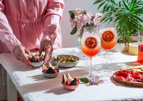 aperol spritz cocktail, on a pale pink linen tablecloth, shadows, sunlight, summer drink in glass aperol spritz cocktail, on a pale pink linen tablecloth, shadows, sunlight, summer drink in glass Copyright: xJuliaxBogdanovax JBO260623-33
