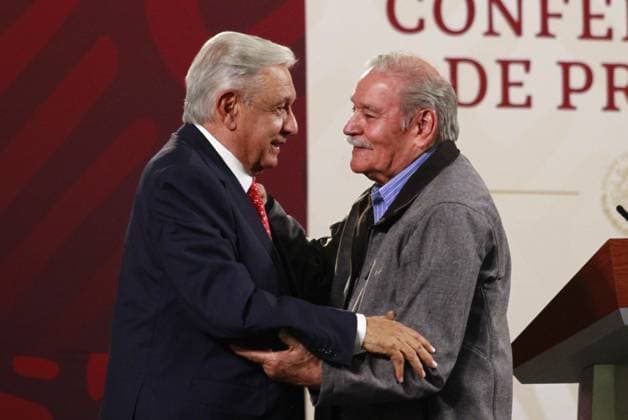 Mexican President, Andres Manuel Lopez Obrador News Conference August 09, 2023 in Mexico City, Mexico: President of Mexico, AndrÃ s Manuel Lopez Obrador, raises the hand of Argentine journalist Abel Reynoso, during the briefing conference at the National Palace. On August 09, 2023 in Mexico City, Mexico. (Photo by Carlos Santiago Eyepix Group) Copyright: xCarlosxSantiagoxRochax xEyepixxGx CS202308097172