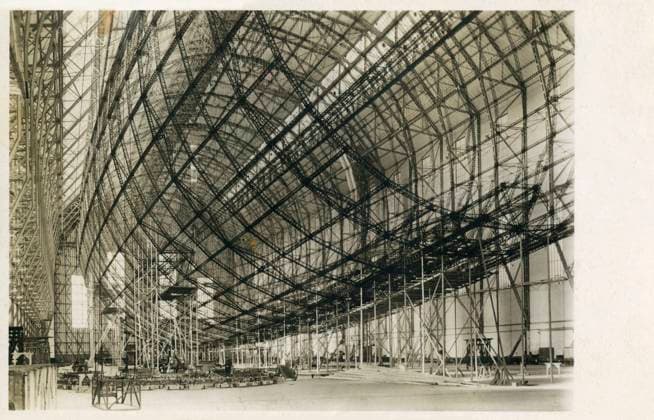 Building the frame of the Zeppelin Hindenburg Building the frame of the Zeppelin Hindenburg - first flight 1936 - destroyed by fire in 1937. Built by Luftschiffbau Zeppelin. Date: circa 1935  Copyright: Copyrightx(c)Geminix2023.xCredit:xGemini 10825997