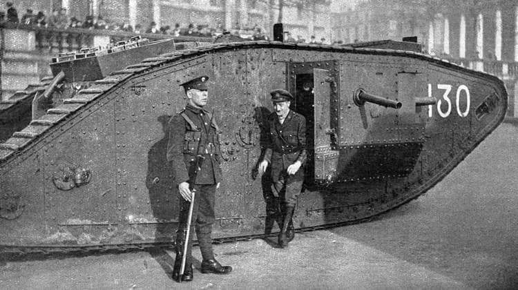 The Tank Bank - Trafalgar Square War Bond Shop, WWI An Army tank in Trafalgar Square where the public could buy war bonds. It was part of a wider exhibition of war trophies in the square at the time and attracted much attention and media interest. Date: 1917  Copyright: Copyrightx(c)Geminix2023.xCredit:xGemini 10951904