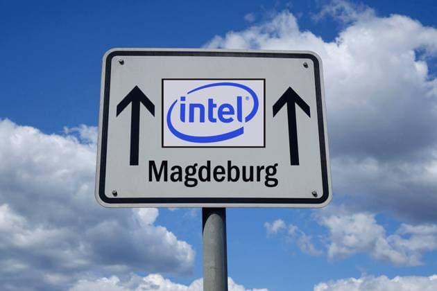 Wegweiser nach Intel Wegweiser nach Intel, 10.08.2023, Borkwalde, Brandenburg, Ein Schild weist den Weg nach Intel an. *** Signpost to Intel Signpost to Intel, 10 08 2023, Borkwalde, Brandenburg, A signpost indicates the way to Intel to
