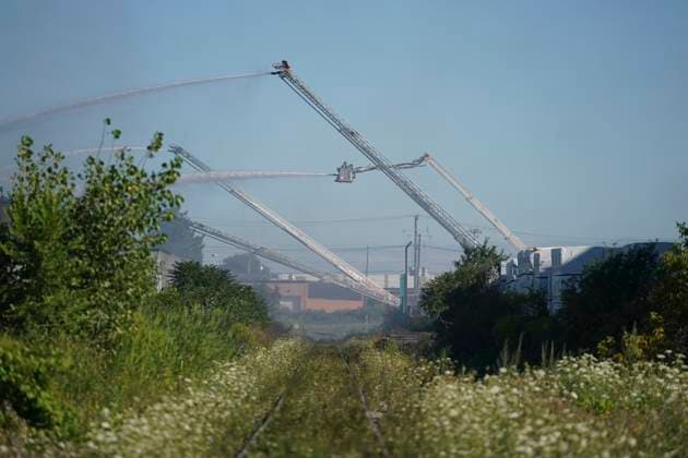 August 11, 2023, Toronto, ON, Canada: Firefighters battle a major out-of-control blaze at an industrial site in west-end Toronto on Friday, Aug.11, 2023. Toronto Canada  - ZUMAc35_ 20230811_zaf_c35_002 Copyright: xArlynxMcadoreyx
