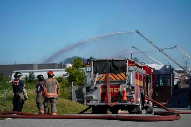 August 11, 2023, Toronto, ON, Canada: Firefighters battle a major out-of-control blaze at an industrial site in west-end Toronto on Friday, Aug.11, 2023. Toronto Canada  - ZUMAc35_ 20230811_zaf_c35_010 Copyright: xArlynxMcadoreyx