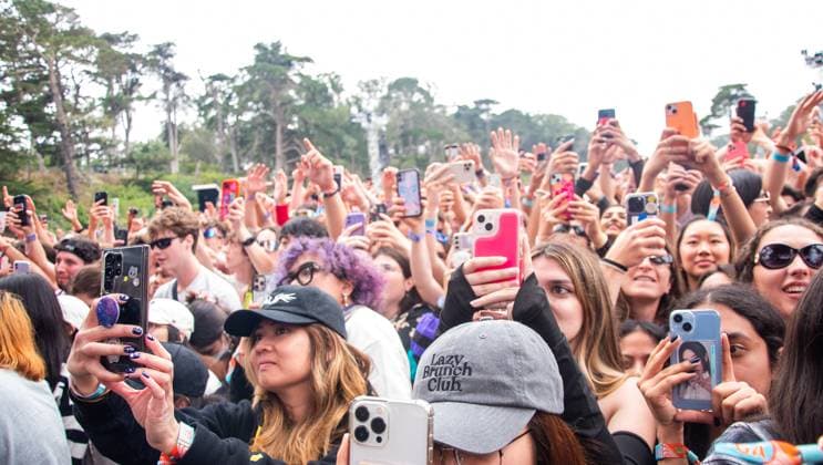 August 11, 2023, San Francisco, California, United States: Attendees enjoy Outside Lands fifteenth anniversary during Day 1 of Outside Lands Music Festival on Friday August 11th, 2023 in San Francisco, California. Shot by San Francisco United States - ZUMAs181 20230811_zea_s181_002 Copyright: xAnniexLesserx