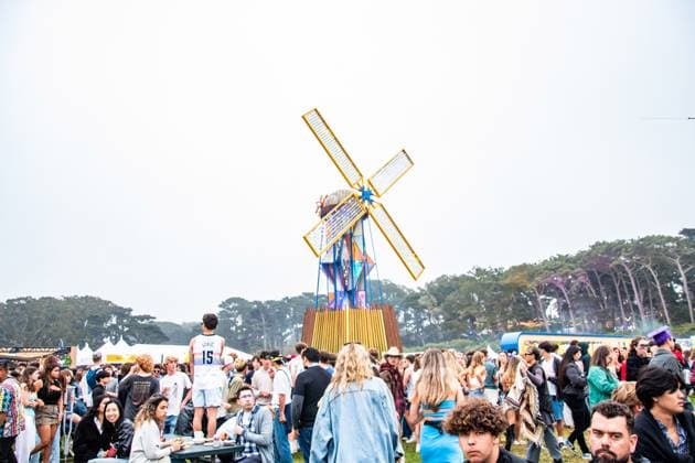 August 11, 2023, San Francisco, California, United States: Attendees enjoy Outside Lands fifteenth anniversary during Day 1 of Outside Lands Music Festival on Friday August 11th, 2023 in San Francisco, California. Shot by San Francisco United States - ZUMAs181 20230811_zea_s181_006 Copyright: xAnniexLesserx