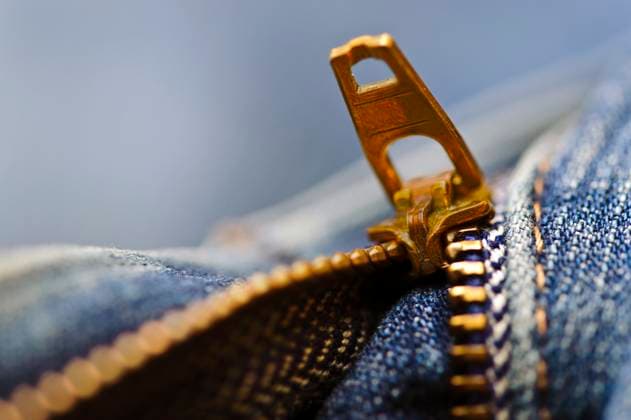 Reissverschluss Detailaufnahme eines Reissverschlusses an den Jeans Copyright: xZoonar.com FrankxRöderx 2207558
