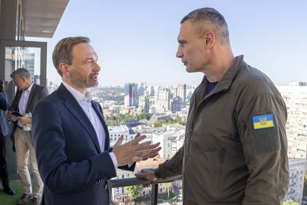 Bilder des Jahres 2023, News 08 August News Themen der Woche KW33 News Bilder des Tages News Themen der Woche KW32 Christian Lindner (FDP), Bundesminister der Finanzen, reist nach Kiew. Hier bei einem Treffen mit dem Buergermeister von Kiew, Witali Klitschko. Kiew. 14.08.2023 Kiew Ukraine *** Christian Lindner FDP , Federal Minister of Finance, travels to Kiev Here at a meeting with the mayor of Kiev, Vitaly Klitschko Kiev 14 08 2023 Kiev Ukraine Copyright: xThomasxImox