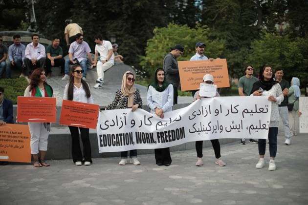 Protest Against The Taliban In Toronto Dozens of members of Toronto s Afghan community held a protest at Queens Park in Toronto on Sunday, August 13. According to the demonstrators, the Taliban regime is brutalizing women in Afghanistan. Toronto Canada  Copyright: xSayedxNajafizadax originalFilename: najafizada-notitle230814_npBQK.jpg