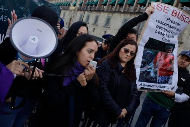 Mexiko Stadt, Protest von Feministinnen Feminists Demonstrate Outside The National Palace; Demand That The Mexican President Not Victimise Himself Various feminist collectives and relatives of victims of feminicide are demonstrating outside the National Palace in Mexico City, in an attempt to deliver two books on feminism and to explain to the President of Mexico, Andres Manuel Lopez Obrador, what political gender violence is and to demand that he does not victimise himself after the criticism of the President by women in the opposition, since, they claim, it is they who suffer daily from various types of violence such as physical, psychological, symbolic, sexual, patrimonial, economic or feminicidal violence, unlike men. Mexico City Mexico City Mexico  Copyright: xGerardoxVieyrax originalFilename: vieyra-notitle230814_npeVa.jpg