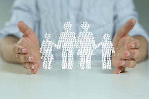 An abstract shot of male hands displaying 3D rendered family icons, adoption, foster care *** An&Verkauf abstrakt erschossen des männlich Hände anzeigend 3D gerendert Familie icons, adoption, foster Pflege 3577173 RECORD DATE NOT STATED