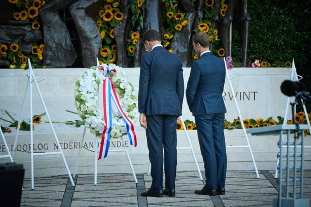 News Themen der Woche KW33 News Bilder des Tages THE HAGUE - Outgoing Prime Minister Mark Rutte and Maarten van Ooijen, State Secretary for Youth and Prevention at the Indisch Monument during the National Commemoration of the capitulation of Japan on August 15, 1945. The Stichting Nationale Herdenking 15 Augustus 1945 annually organizes this commemoration in which all victims of the war against Japan and the Japanese occupation of the former Dutch East Indies are commemorated. ANP PHIL NIJHUIS netherlands out - belgium out  Copyright: xx x475607607x originalFilename: 475607607.jpg