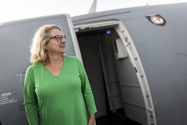 News Themen der Woche KW33 News Bilder des Tages Bundesentwicklungshilfeministerin Svenja Schulze bei der Abreise nach Abuja, Nigeria in Nouakchott, 15.08.2023. Nouakchott Mauretanien *** German Development Minister Svenja Schulze departing for Abuja, Nigeria in Nouakchott, 15 08 2023 Nouakchott Mauritania. Copyright: xLeonxKuegeler photothek.dex