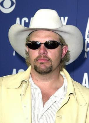 Toby Keith at the ACM Awards, 2001. ph: Ron Wolfson Everett Collection (Toby Keith)RWFA004 UW300 PUBLICATIONXNOTxINxCANxCHNxFRAxITAxJPNxNORxPOLxRUSxESPxUKxUSA Copyright: xx RWFA004 UW300 RWFA004_UW300_H