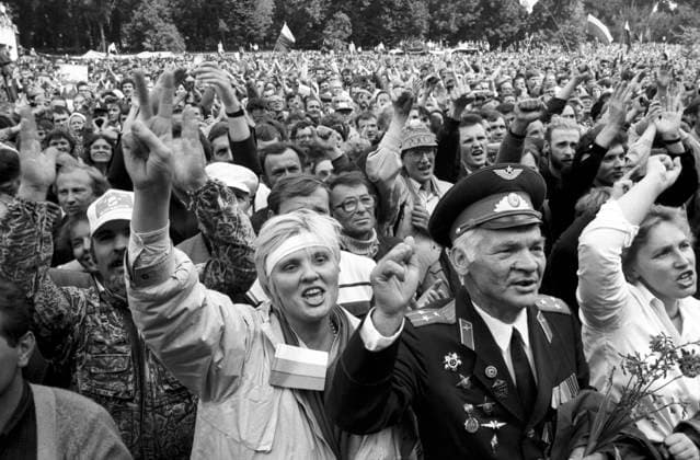 Moscow, USSR. Rally participants gather at RSFSR House of Soviets after the victory of democratic forces Alexander Chumichev TASS  5228741