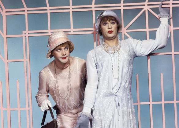 Jack Lemmon, Tony Curtis, Some Like It Hot (1959). Photo credit: United Artists  Copyright: xx 34408-662THA The Hollywood Archive
