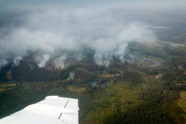 Waldbrände in Kanada August 17, 2023, Enterprise, NT, CANADA: A small wildfire burns south of Enterprise, N.W.T., Thursday, Aug. 17, 2023. Enterprise CANADA  - ZUMAc35_ 20230817_zaf_c35_096 Copyright: xJeffxMcintoshx