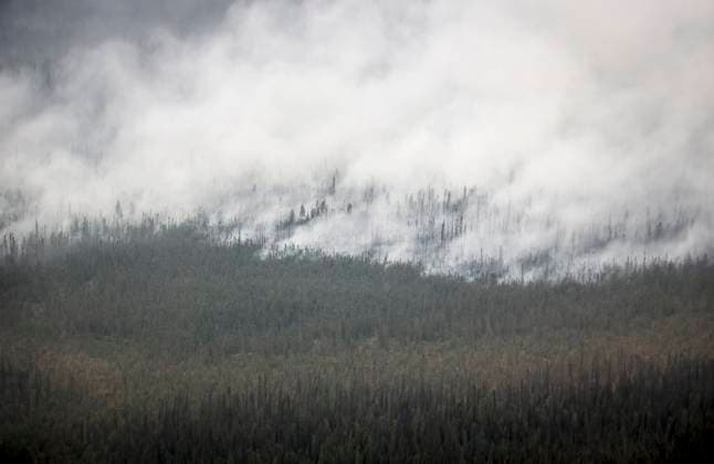 Bilder des Jahres 2023, News 08 August News Themen der Woche KW33 News Bilder des Tages Waldbrände in Kanada August 17, 2023, Enterprise, NT, CANADA: A wildfire burns south of Enterprise, N.W.T., Thursday, Aug. 17, 2023. Enterprise CANADA  - ZUMAc35_ 20230817_zaf_c35_097 Copyright: xJeffxMcintoshx