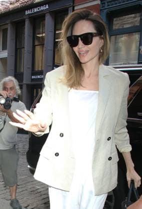Bilder des Jahres 2023, Entertainment 08 August Entertainment Themen der Woche KW33 NEW YORK, NY- AUGUST 18: Angelina Jolie seen at the Soho Hotel in New York City on August 18 2023. Copyright: xRWx