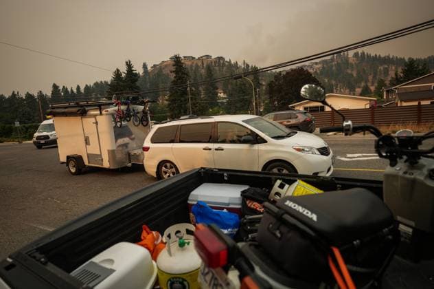 August 18, 2023, KELOWNA, BC, CANADA: Evacuees leave with a trailer of belongings after a wildfire evacuation alert was upgraded to an order and they were forced to leave the Wilden neighbourhood near Knox Mountain, in Kelowna, B.C., Friday, Aug. 18, 2023. KELOWNA CANADA  - ZUMAc35_ 20230818_zaf_c35_058 Copyright: xDarrylxDyckx
