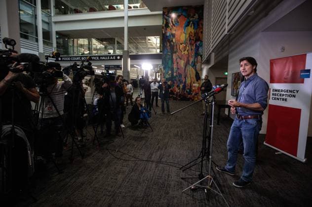 August 18, 2023, EDMONTON, AB, CANADA: Prime Minister Justin Trudeau speaks on the wildfires in B.C. and the Northwest Territories after visiting evacuees in Edmonton, Friday, Aug. 18, 2023. EDMONTON CANADA  - ZUMAc35_ 20230818_zaf_c35_071 Copyright: xJasonxFransonx