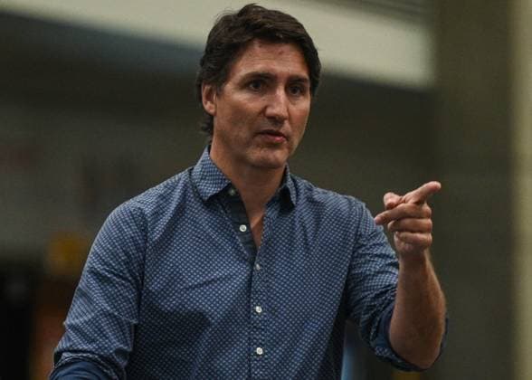 PM Trudeau Visits Wildfire Evacuees In Edmonton EDMONTON, CANADA - AUGUST 18, 2023: Canadian PM Justin Trudeau seen at Edmonton s Expo Center transformed into the Emergency Response Center in Edmonton, on August 18, 2023, in Edmonton s Expo Center, Edmonton, Canada. PM Trudeau visited wildfire evacuees from the Northwest Territories. The Edmonton hub helped 974 residents and 60 animals by providing essentials. PM Trudeau highlighted community resilience amid home concerns and thanked Canadians for unprecedented summer support during fires and floods, highlighting responsive and compassionate individuals, while pledging federal coordination with British Columbia wildfires. Edmonton Canada  Copyright: xArturxWidakx originalFilename: widak-pmtrudea230818_npACS.jpg