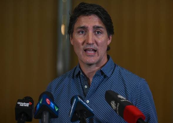 PM Trudeau Visits Wildfire Evacuees In Edmonton EDMONTON, CANADA - AUGUST 18, 2023: Canadian PM Justin Trudeau speaks at Edmonton s Expo Center transformed into the Emergency Response Center in Edmonton, on August 18, 2023, in Edmonton s Expo Center, Edmonton, Canada. PM Trudeau visited wildfire evacuees from the Northwest Territories. The Edmonton hub helped 974 residents and 60 animals by providing essentials. PM Trudeau highlighted community resilience amid home concerns and thanked Canadians for unprecedented summer support during fires and floods, highlighting responsive and compassionate individuals, while pledging federal coordination with British Columbia wildfires. Edmonton Canada  Copyright: xArturxWidakx originalFilename: widak-pmtrudea230818_npOlQ.jpg