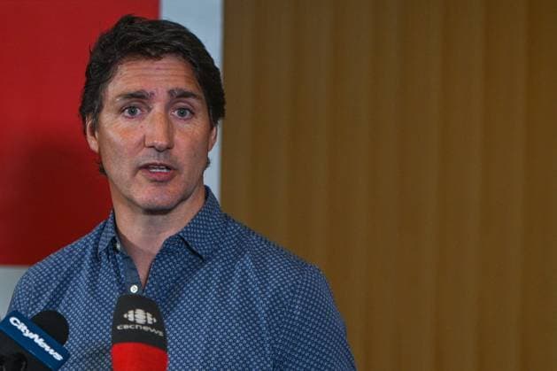 PM Trudeau Visits Wildfire Evacuees In Edmonton EDMONTON, CANADA - AUGUST 18, 2023: Canadian PM Justin Trudeau speaks at Edmonton s Expo Center transformed into the Emergency Response Center in Edmonton, on August 18, 2023, in Edmonton s Expo Center, Edmonton, Canada. PM Trudeau visited wildfire evacuees from the Northwest Territories. The Edmonton hub helped 974 residents and 60 animals by providing essentials. PM Trudeau highlighted community resilience amid home concerns and thanked Canadians for unprecedented summer support during fires and floods, highlighting responsive and compassionate individuals, while pledging federal coordination with British Columbia wildfires. Edmonton Canada  Copyright: xArturxWidakx originalFilename: widak-pmtrudea230818_npywi.jpg