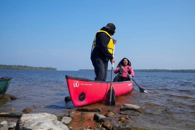 August 18, 2023, NESKANTAGA, ON, CAN: Contestants push off to the part in the youths canoe race, during the Neskantaga First Nation Summer Festival, in Neskantaga, Ont., Friday, Aug. 18, 2023. NESKANTAGA CAN - ZUMAc35_ 20230818_zaf_c35_095 Copyright: xChrisxYoungx