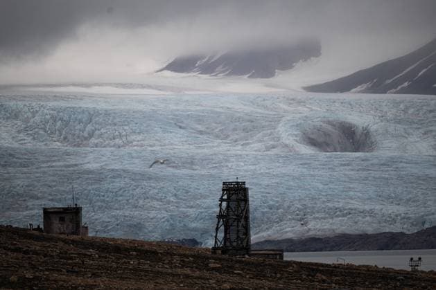 News Themen der Woche KW33 Russia Svalbard Archipelago Pyramiden Settlement 8499217 17.08.2023 A picture shows a view on a glacier in the Pyramiden settlement on the Svalbard archipelago, Norway. Vladimir Astapkovich Sputnik Norway  Copyright: xVladimirxAstapkovichx
