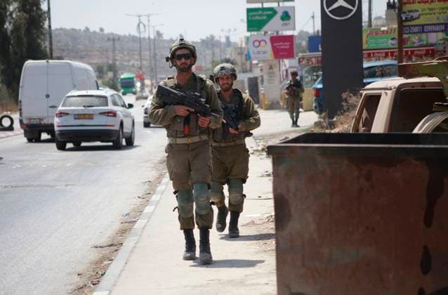 News Themen der Woche KW33 News Bilder des Tages Israeli security forces walk during the search for the suspected perpetrator of an attack a day earlier which killed two Israelis in Huwara village Israeli security forces walk during the search for the suspected perpetrator of an attack a day earlier which killed two Israelis in Huwara village in the West Bank on August 20, 2023. Photo by Mohammed Nasser apaimages Nablus West Bank Palestinian Territory 200823_NABLUS_MN_00 (6) Copyright: xapaimagesxMohammedxNasserx xapaimagesx