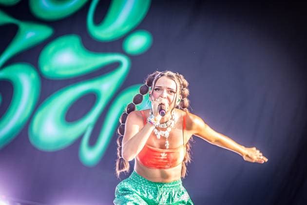 Bilder des Jahres 2023, Entertainment 08 August Entertainment Themen der Woche KW33 Entertainment Bilder des Tages Die deutsche Rapperin Nina Chuba (Nina Katrin Kaiser) auf der Blue Stage des Highfield 2023 Highfield Tag 3 - Nina Chuba *** German rapper Nina Chuba Nina Katrin Kaiser on the Blue Stage of Highfield 2023 Highfield Day 3 Nina Chuba