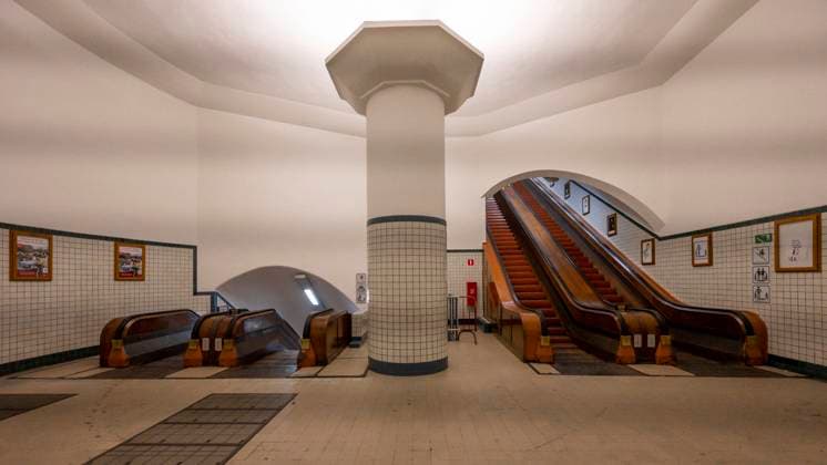  Sint-Annatunnel, Voetgangerstunnel St Anna, St. Anna Fußgängertunnel, Antwerpen, Flandern, Belgien, Europa *** Sint Annatunnel, Voetgangerstunnel St Anna, St Anna Pedestrian tunnel, Antwerp, Flanders, Belgium, Europe Copyright: imageBROKER/SonjaxJordan ibljor09508125.jpg